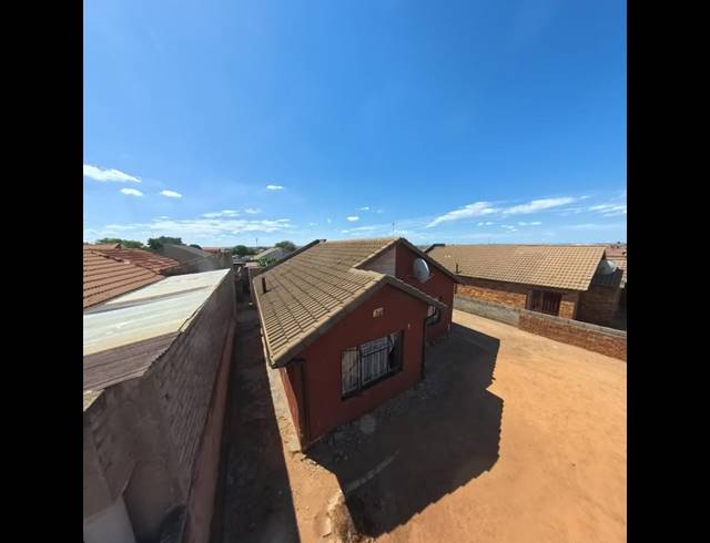 2 BEDROOM PROPERTY TO RENT IN LEBOENG